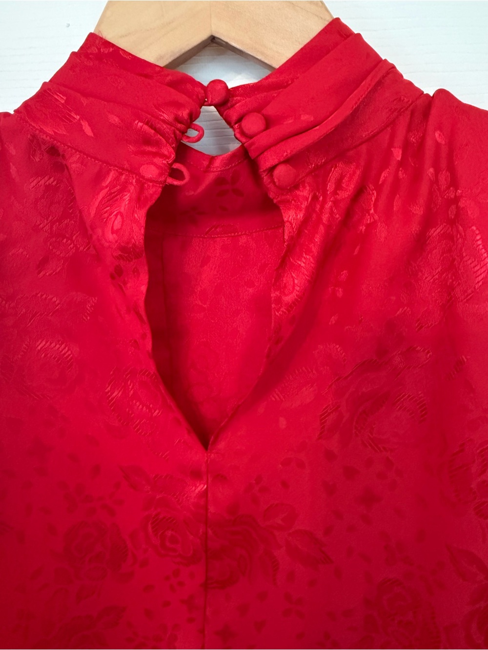 VINTAGE KELLY SCOTT RED JACQUARD BLOUSE
WITH BUTTON DETAILING
